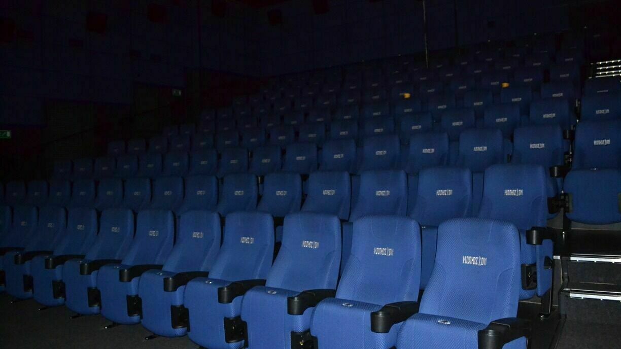 Not up to kissing: on Valentine's Day, Russian cinemas were empty