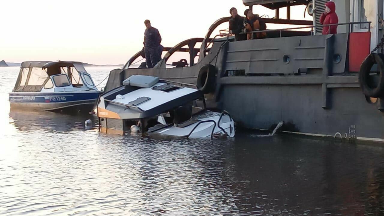 Four people died in the collision of a boat and a barge in Chuvashia