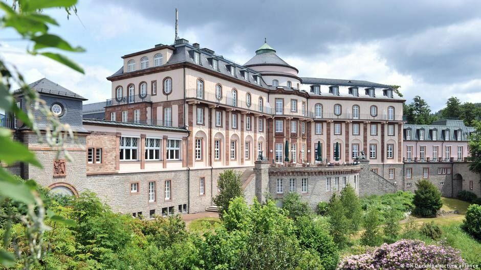 Замок-отель Бюлерхёе вблизи Баден-Бадена 