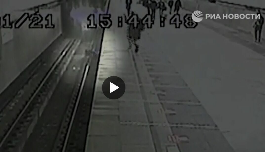 Moscow metro driver applied the brakes on time and rescued a child who fell on the rails