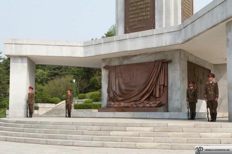 But the Soviet liberators were forgotten! North Korea brazenly falsifies the history