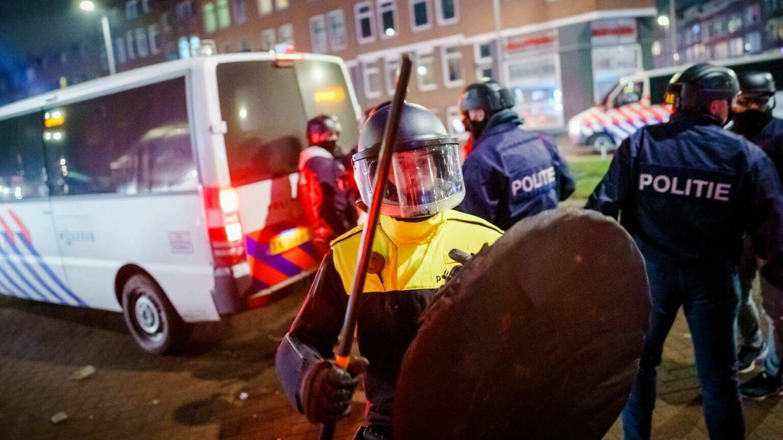 Residents of the Netherlands massively protest against curfew