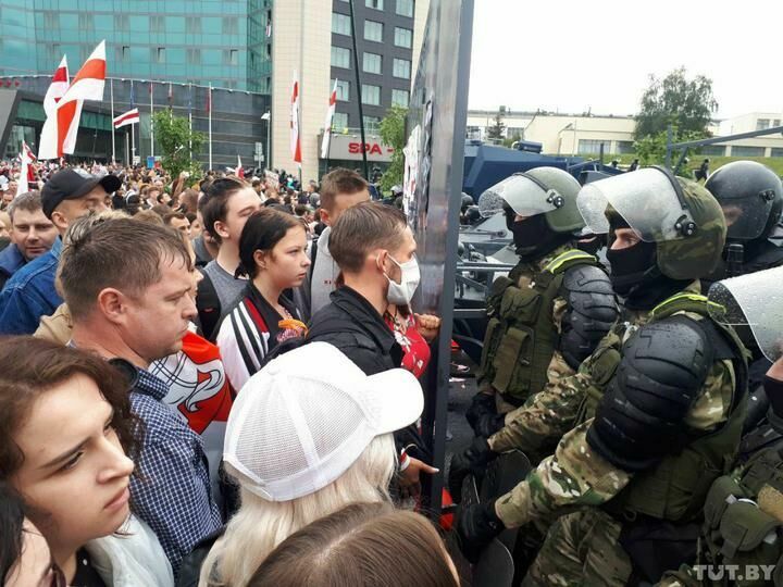Over 200 people were arrested in Minsk over the weekend, 100,000 took to the streets again