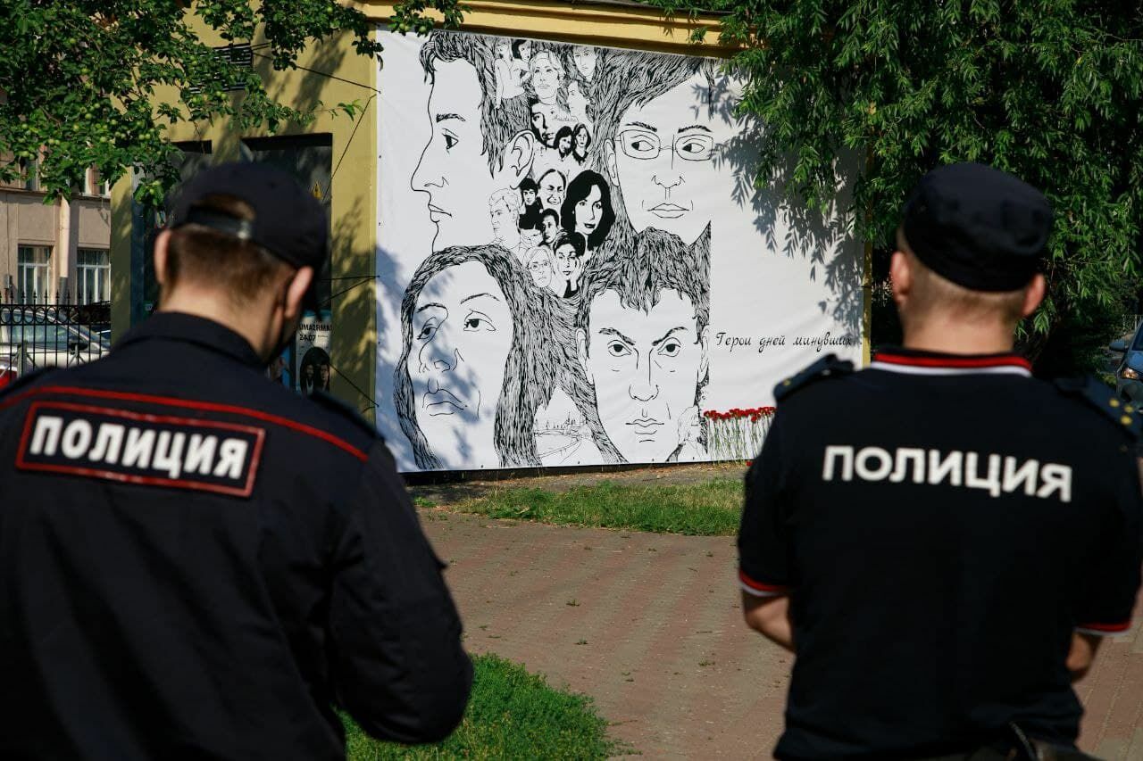 The author of the poster depicting the killed journalists was detained in St. Petersburg