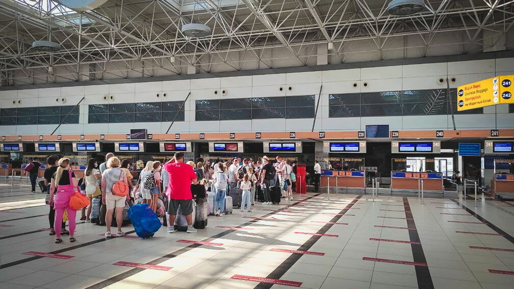 Tyumen airport representatives explained who needs a certificate to leave Russia