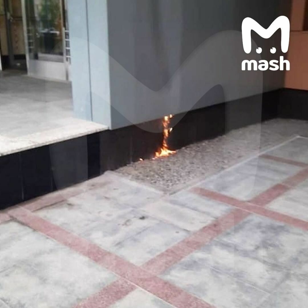The very beginning of the fire in the business center on Setun. At first they did not attach much importance to the fire, the flame was very small.