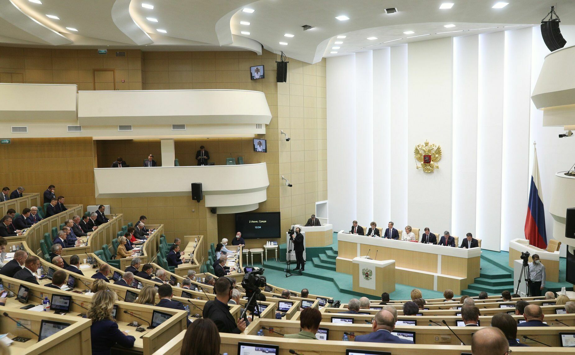 The Federation Council proposed to freeze the assets of billionaires who left the country