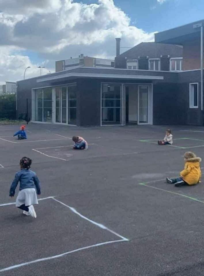 Pic of the day: children in France are sitting in the "squares"