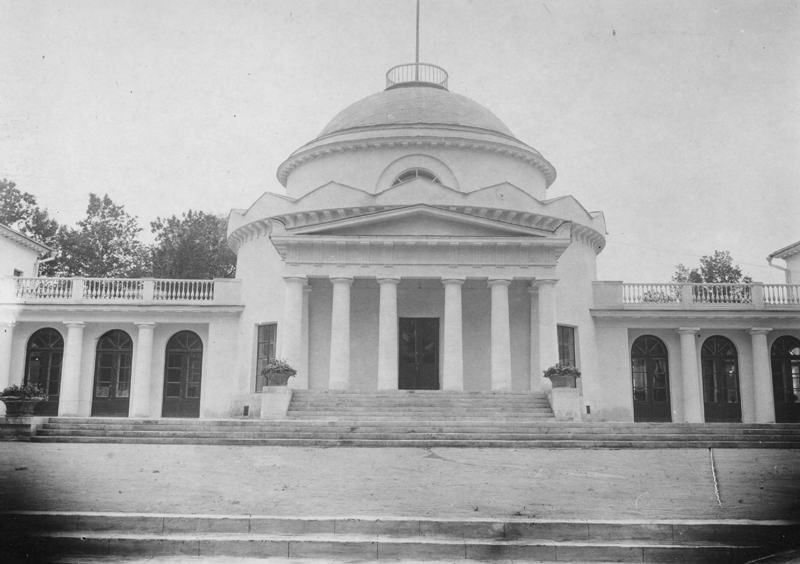 This is how the mansion of the Sukhanovo estate looked like in the middle of the 20th century.