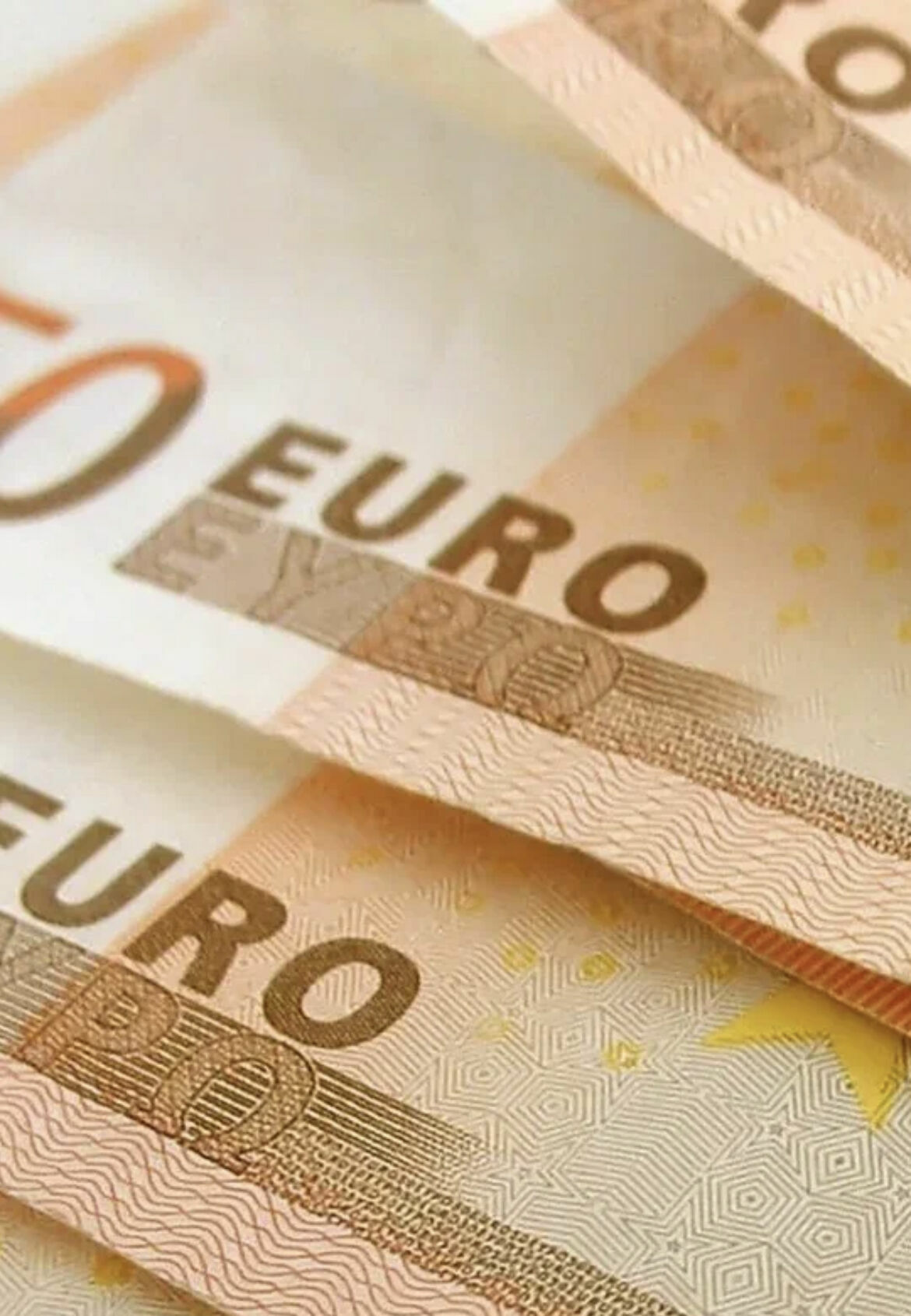 The euro lost to the dollar for the first time: trading began at parity, but then the EU currency gave up