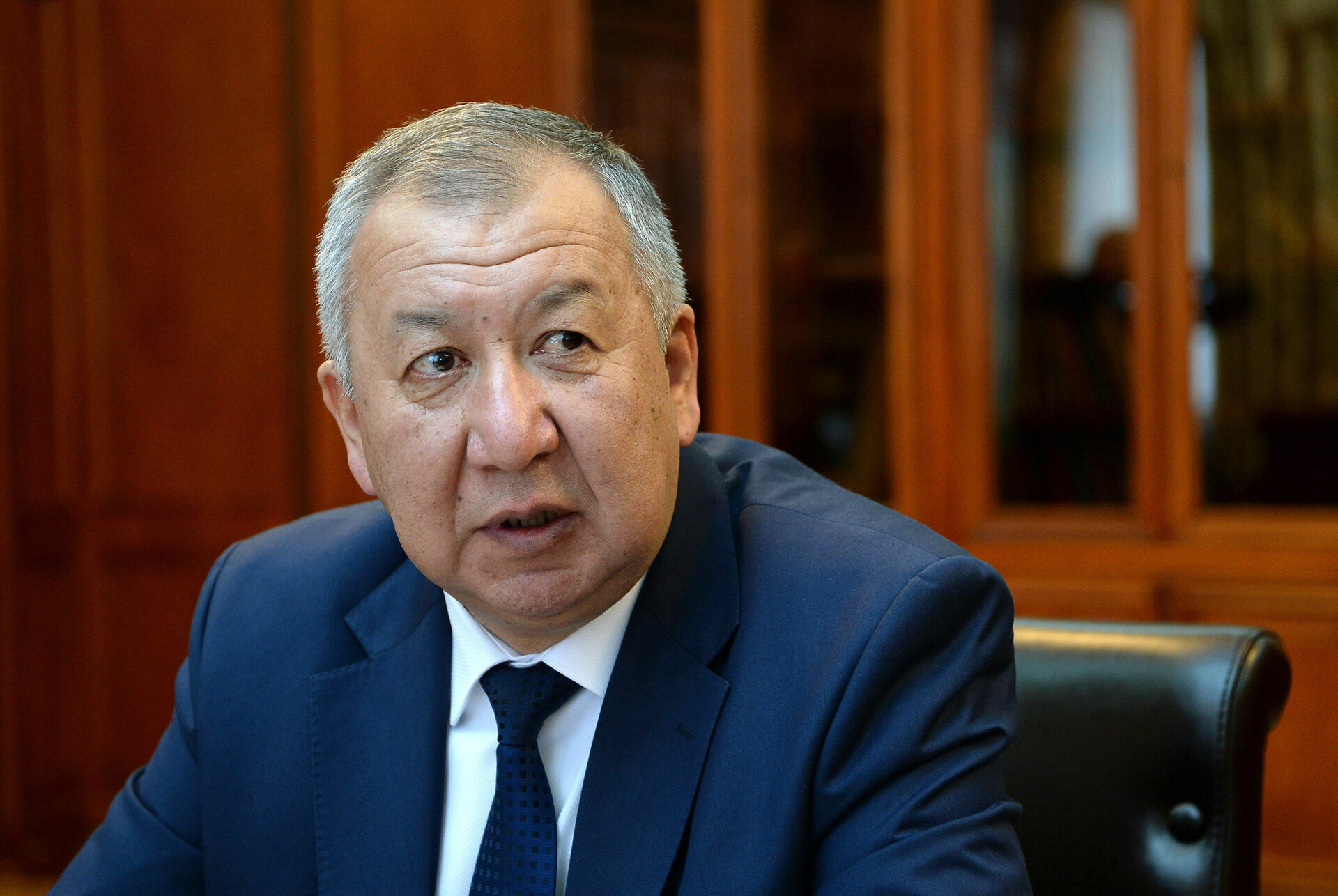 Kyrgyz President signs a decree on the resignation of the government