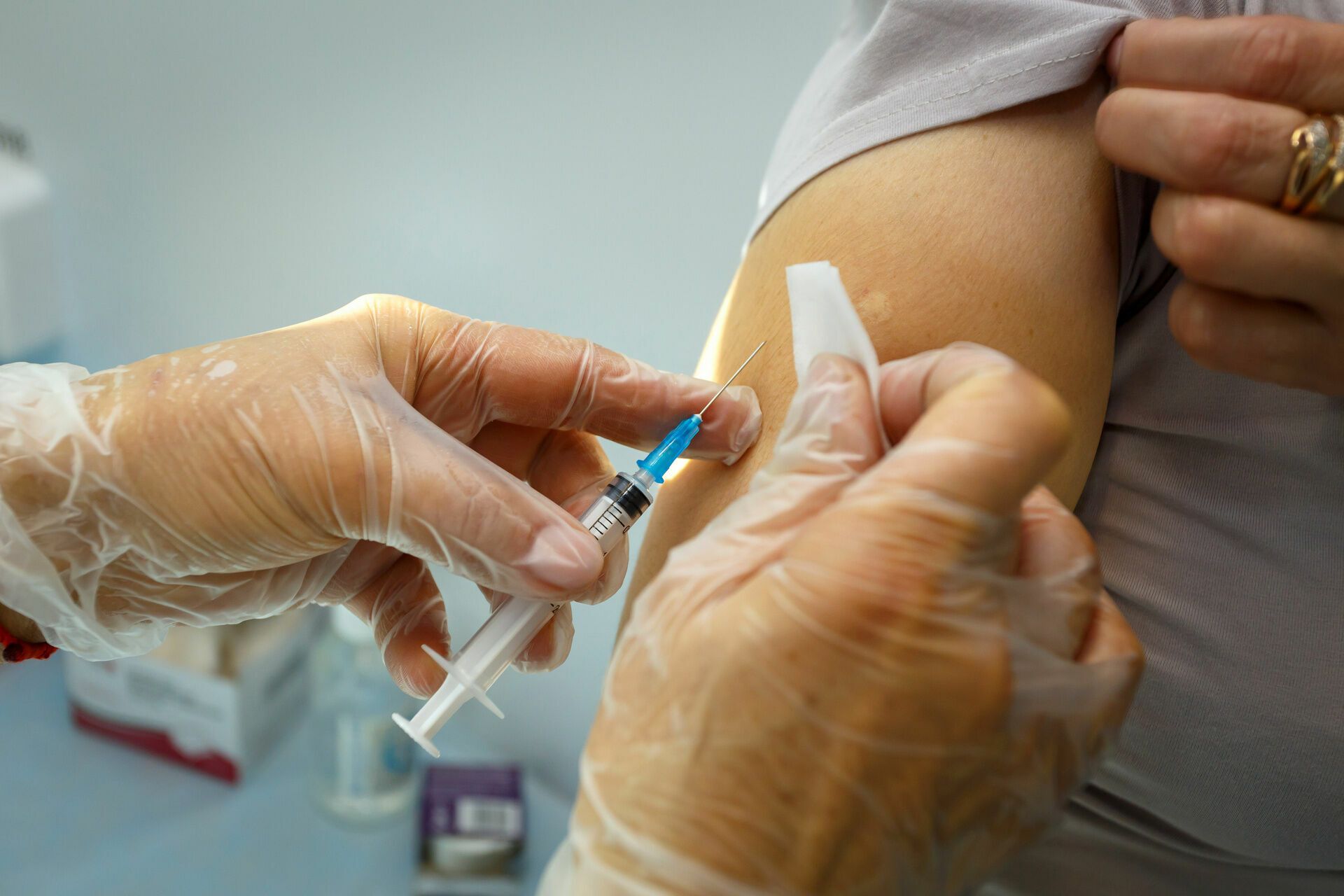 Roszdravnadzor has identified a thousand falsely vaccinated residents of the Moscow region on "Gosuslugi"