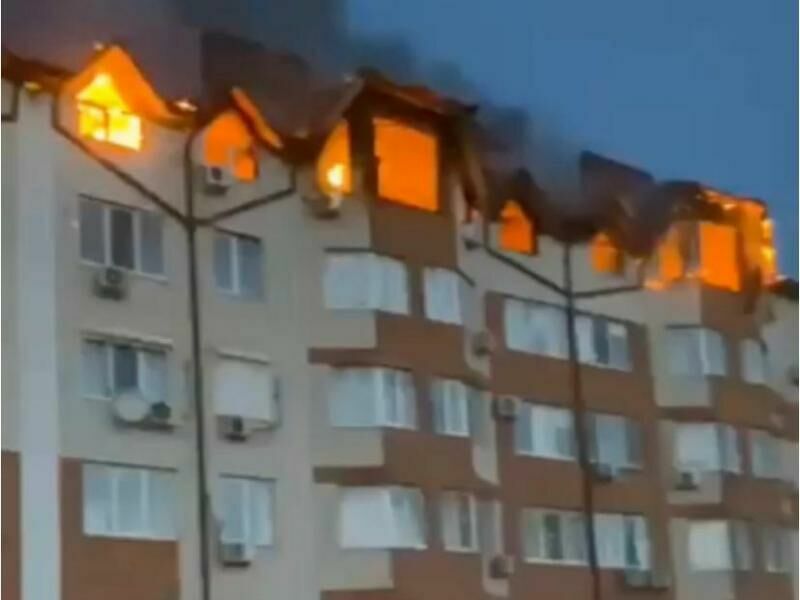 In Anapa, residents are evacuated from a burning high-rise building