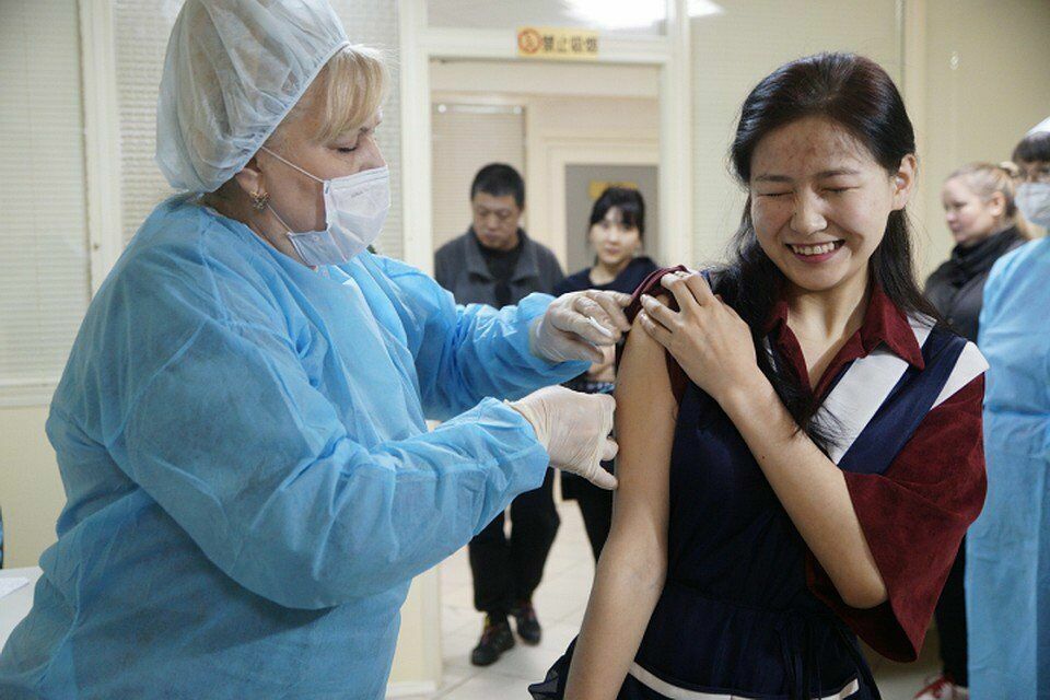 Question of the day: how to vaccinate a foreigner in Russia?