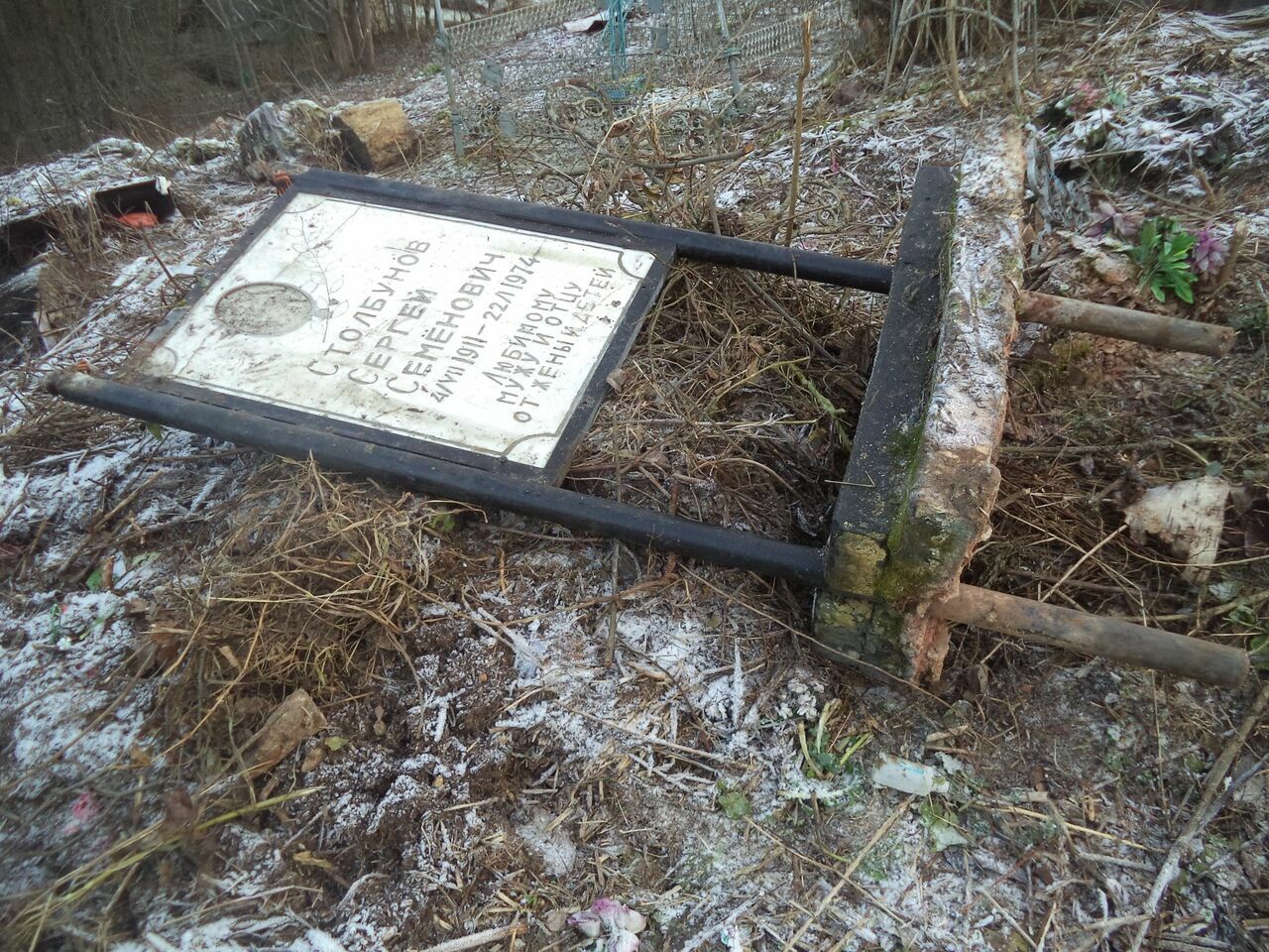 At the cemetery near Kostroma the graves of war veterans were destroyed (PHOTOS)