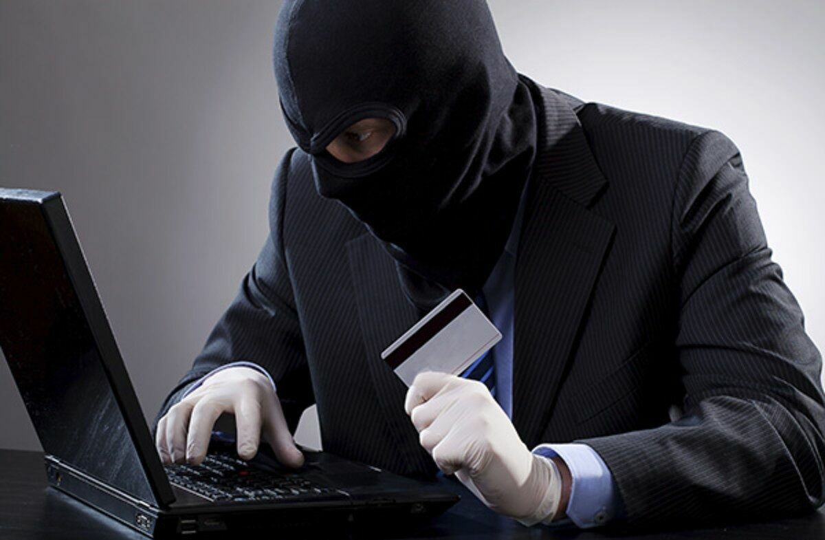 Fraudsters steal data of bank customers under the guise of making a deposit