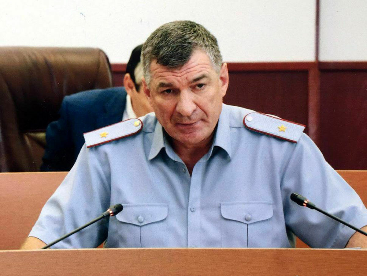 Who benefits from imprisoning Combat General Muslim Dakhkhayev again?