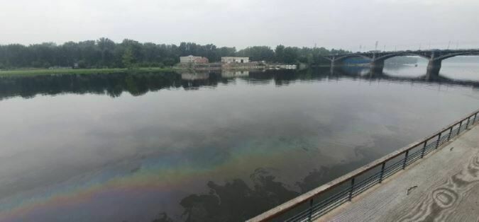 Krasnoyarsk prosecutor's office found an oil stain on the Yenisei