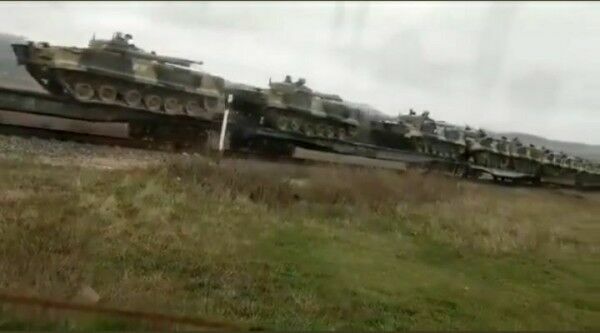 Troops movement in Crimea: is Russia intimidating Ukraine, or is our country seriously preparing for the war?