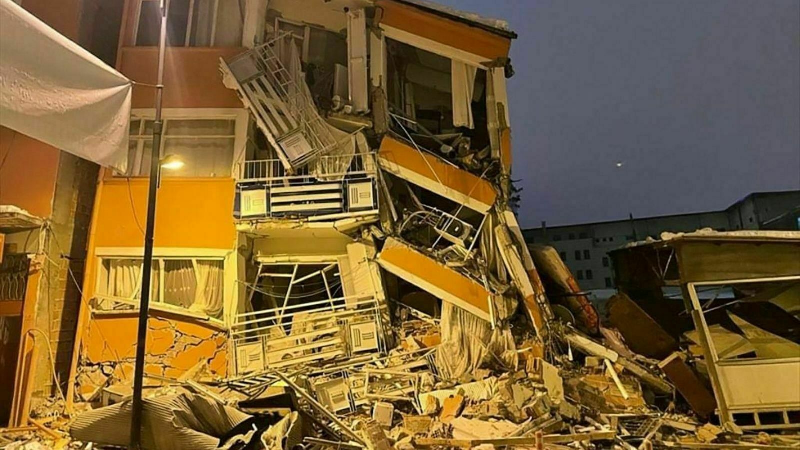 Hi-rise building collapsed live during a repeat earthquake in Turkey (VIDEO)