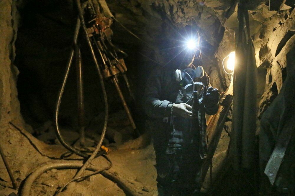 Almost 200 people were evacuated from a mine in the Urals as a result of smoke