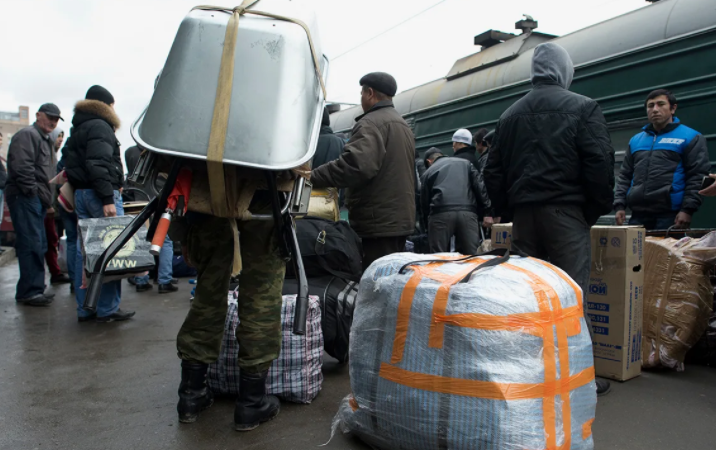 See no benefits: labor migrants start leaving Russia