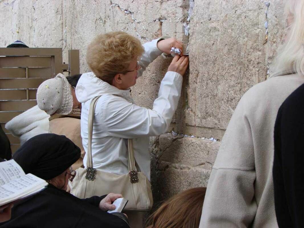 Letters to God from Russia and the whole world were delivered to the Wailing Wall in Jerusalem