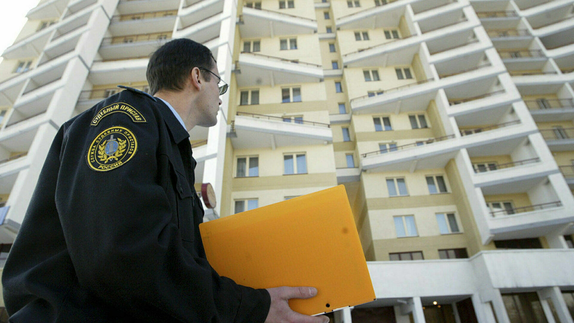 The expert told when an apartment can be taken away for the debts of relatives