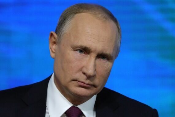 Путин поручил Минобороны перевести военные силы в особый режим