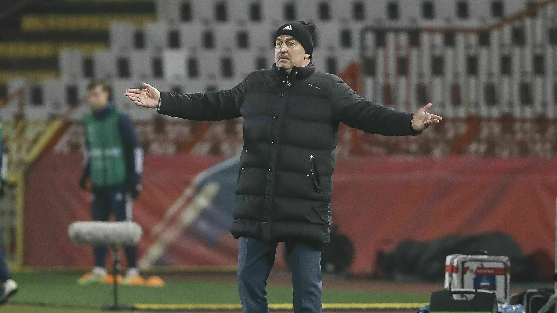 Journalists to the head coach of the Russian national team: "We are tired of your team's performance!"