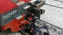 The locomotive driver in the Moscow region miraculously managed to stop the train in front of a baby carriage