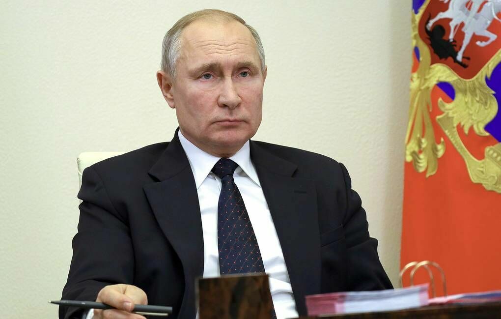 Putin informed that several dozen of people from his entourage fell ill with COVID-19