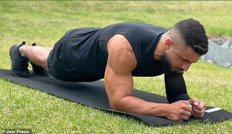 3182: Aussie in chronic pain sets world push-up record
