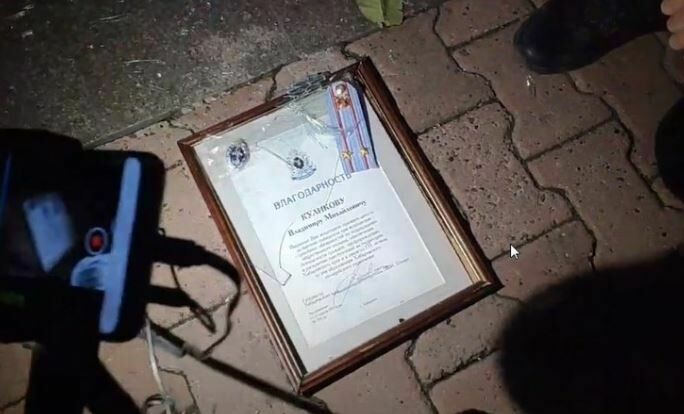 Police officer in Khabarovsk threw away his awards after violent dispersal of protesters