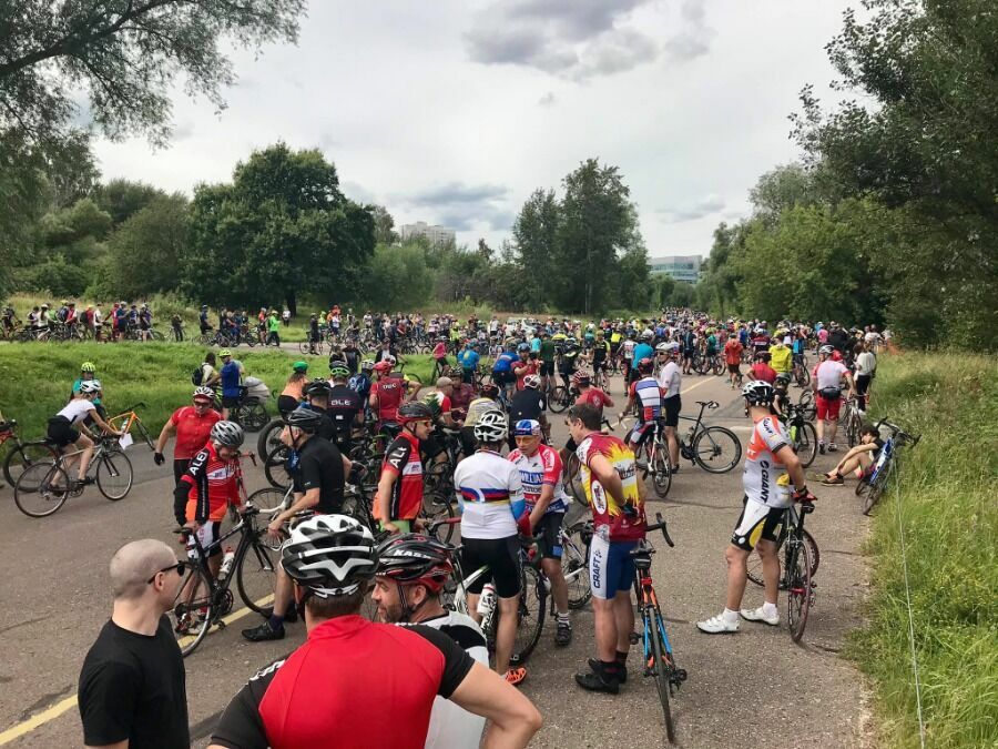 Около 3 тысяч участников вышли обнять велотрассу в Крылатском, 2020г.