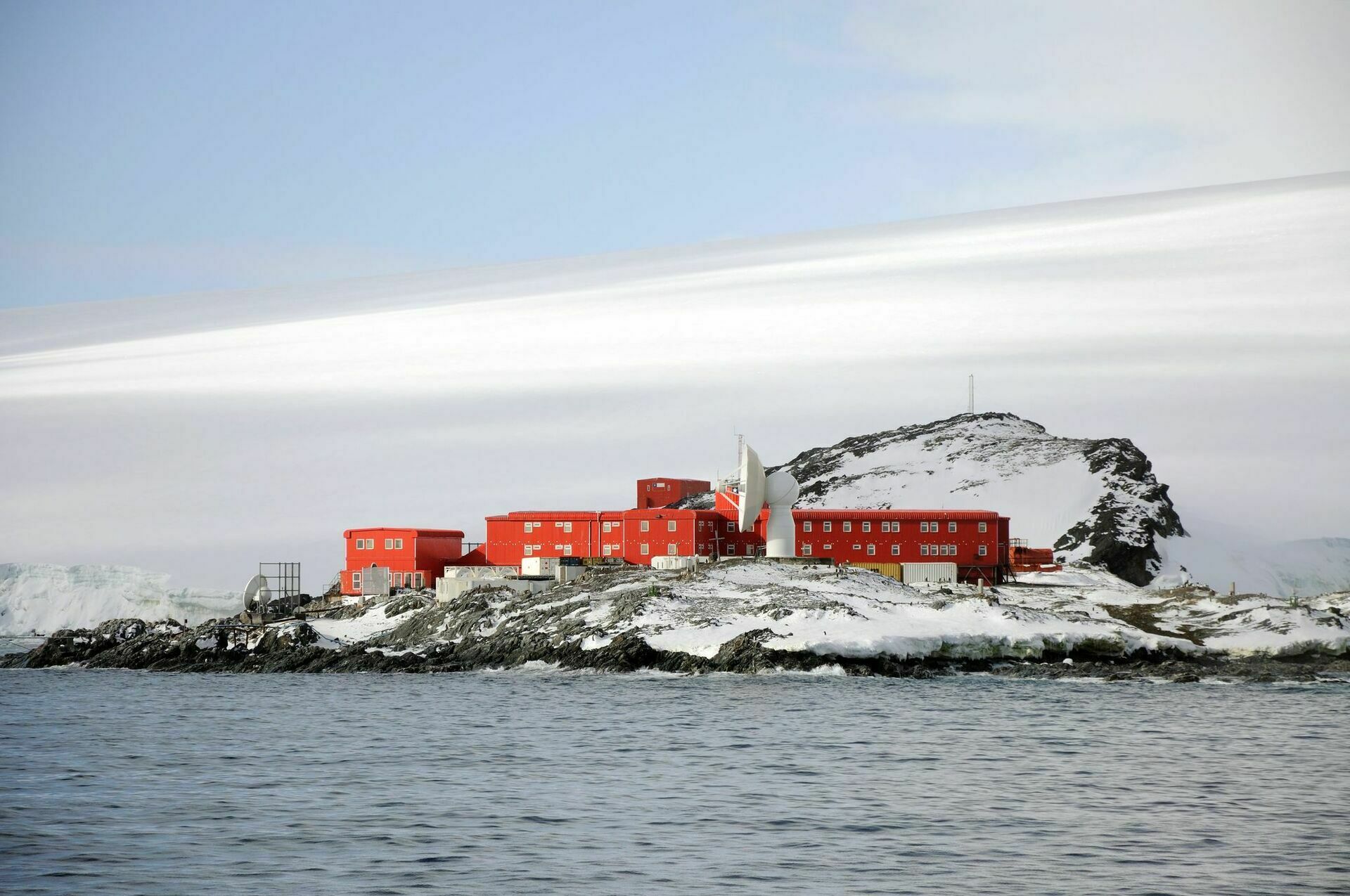 Polar explorers of the Chilean base in Antarctica contracted coronavirus