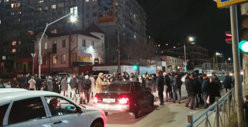 Makhachkala residents blocked the road, demanding to return gas to their homes after the explosion
