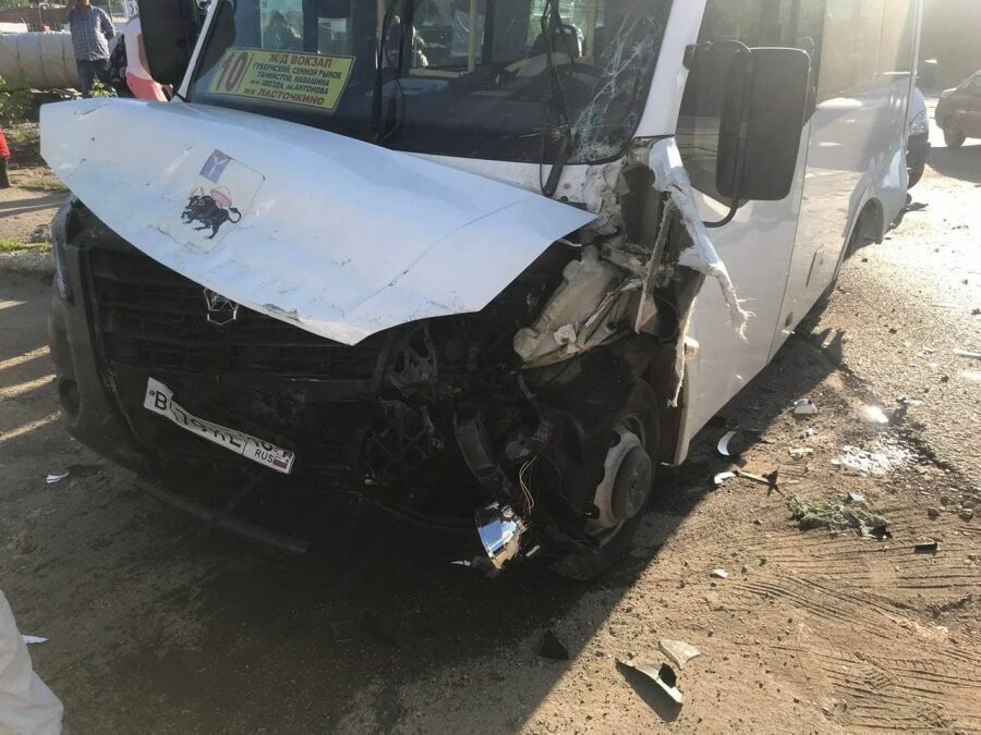 11 people were injured in the Saratov region in an accident with a minibus and a garbage truck