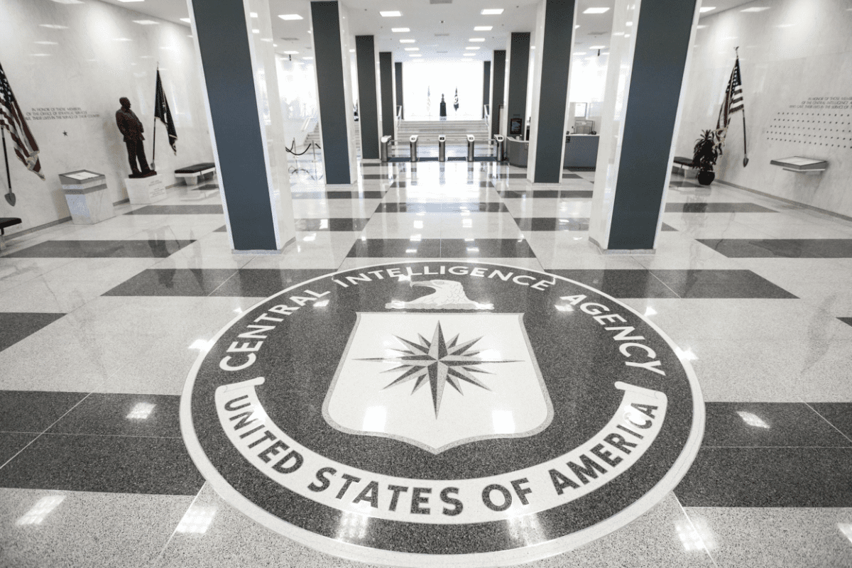 The media informed about the Russians trying to contact the CIA