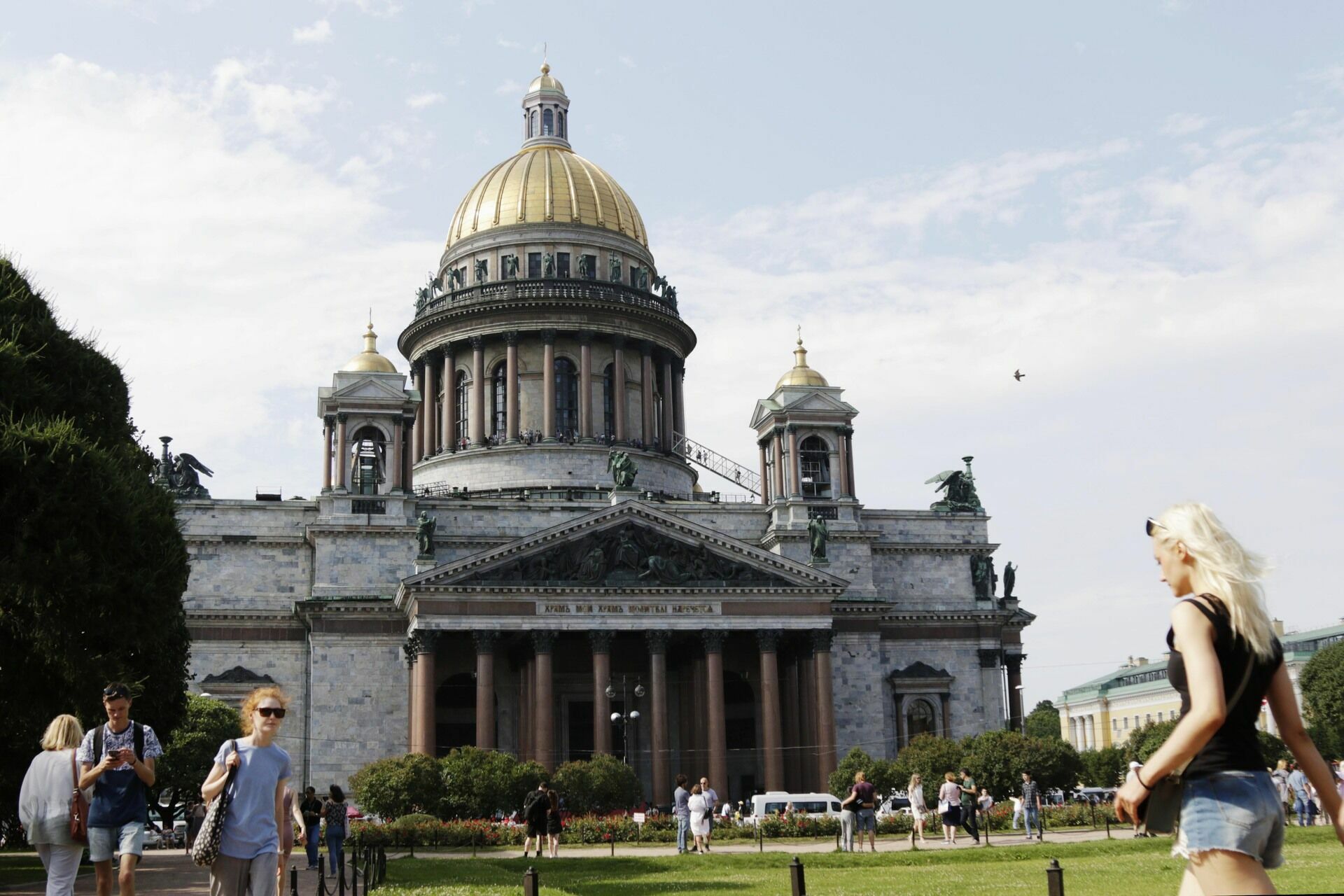 Tourist season in St. Petersburg: tourists returned, but the profit did not