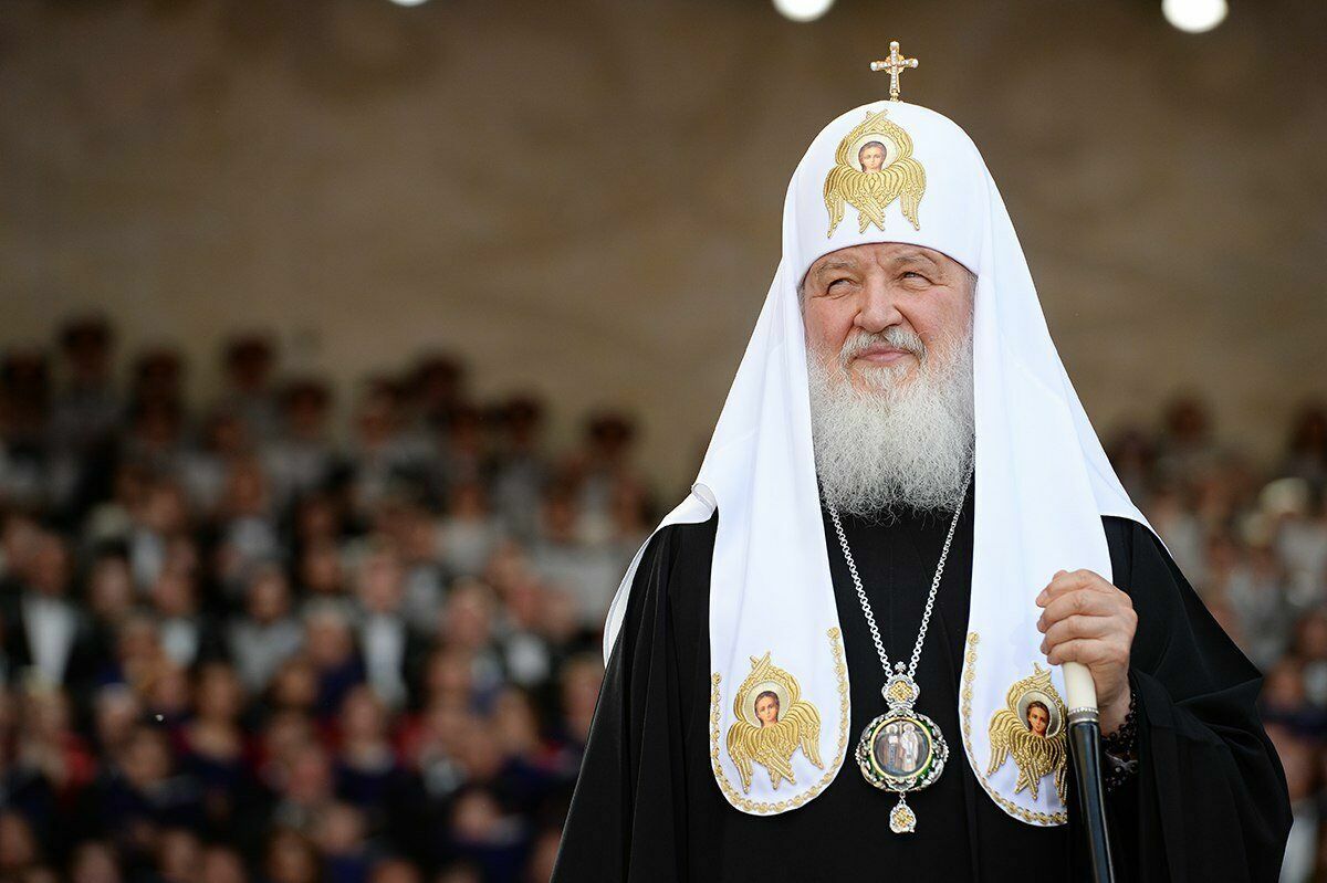 Patriarch  Kirill asked the parishioners to support the priests financially