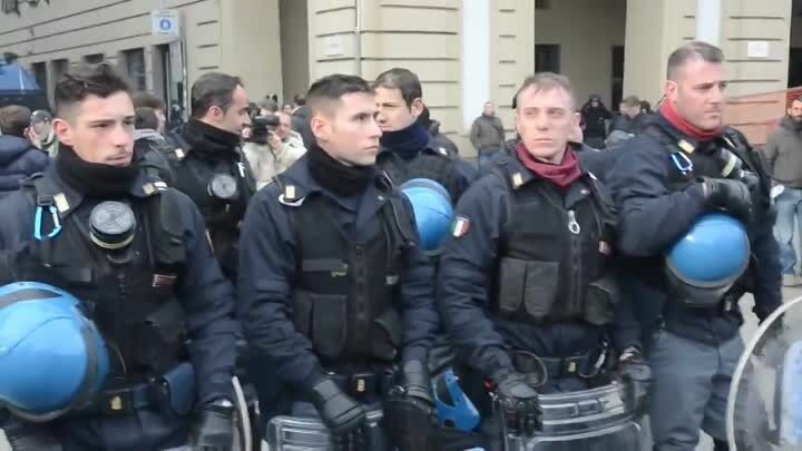 Мода снимать защитные шлемы была заведена, разумеется, во Франции: Турин 2013 год 