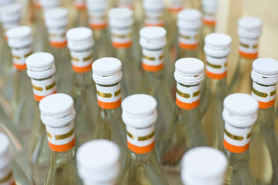 You can’t figure it out without a bottle: why fake vodka in Russia is being stored for years
