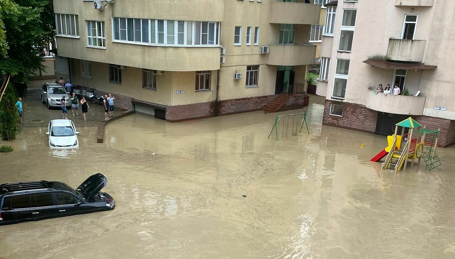 In Sochi, due to heavy rains, the river overflowed its banks and flooded the resort (VIDEO)