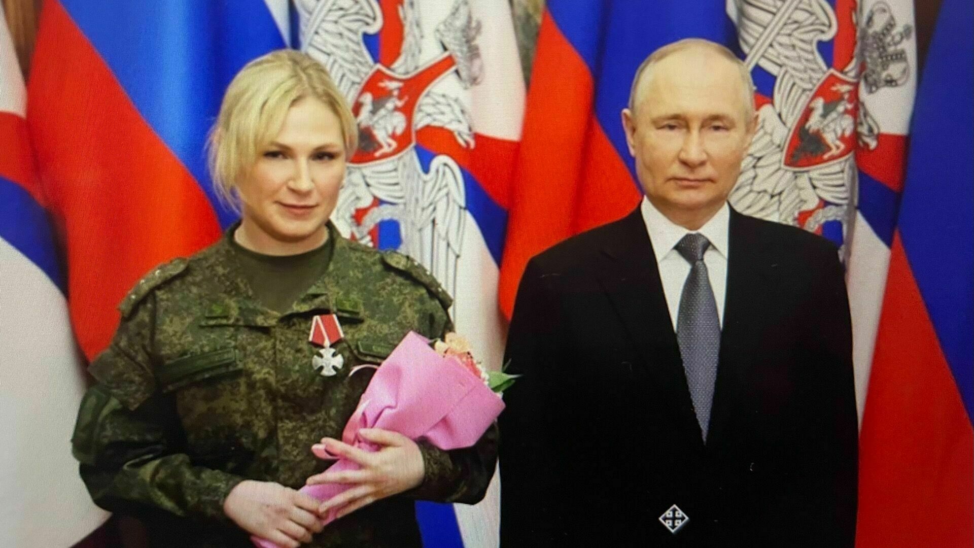 A fisherwoman, an ice cream maker, a soldier: all the blondes from the pieces with Putin are named