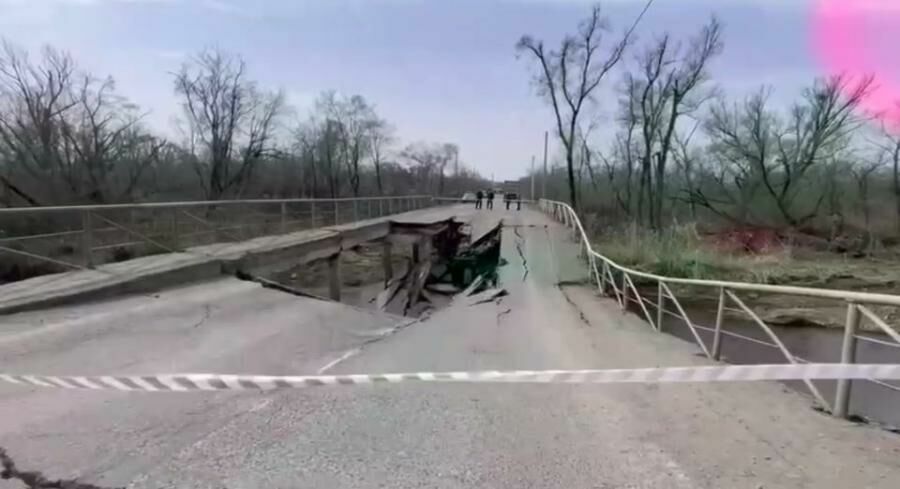 In Primorye, a bridge over the Kuleshevka River collapsed