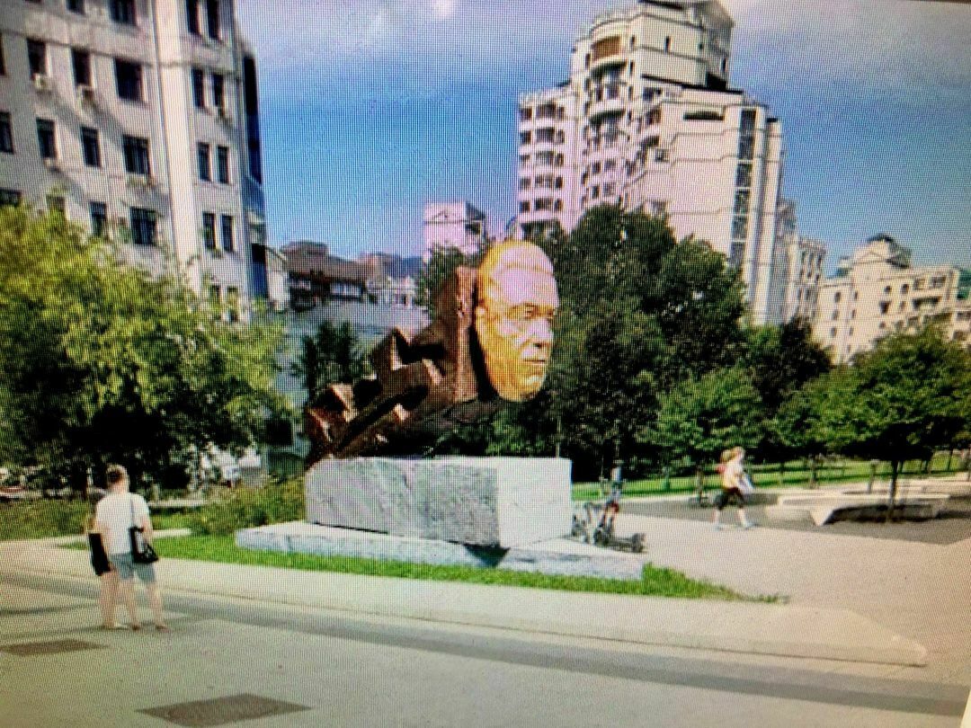 "Wishing you courage, Muscovites!" One of the projects of the monument to Kobzon appeared on the network