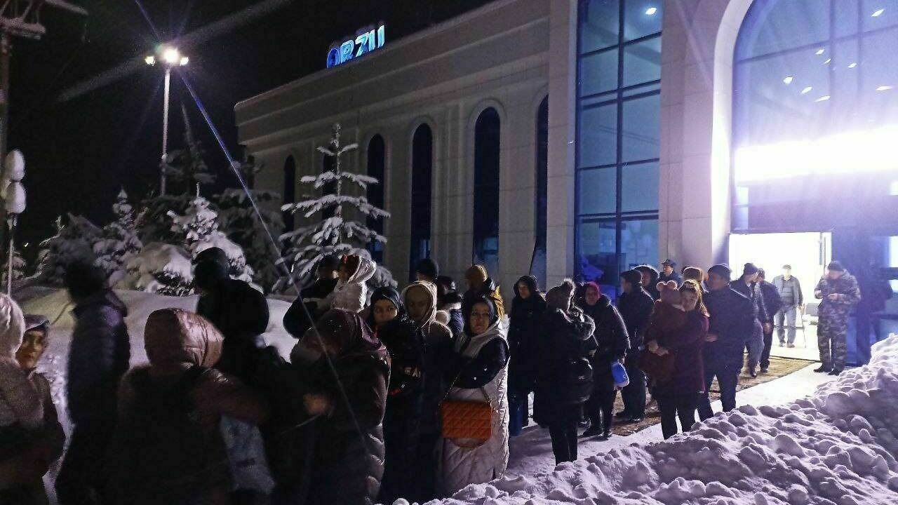 In Uzbekistan, 400 people were evacuated from a closed pass due to snowfall
