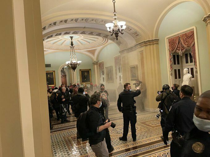 Shooting in the US Congress: Trump protesters burst into the Capitol