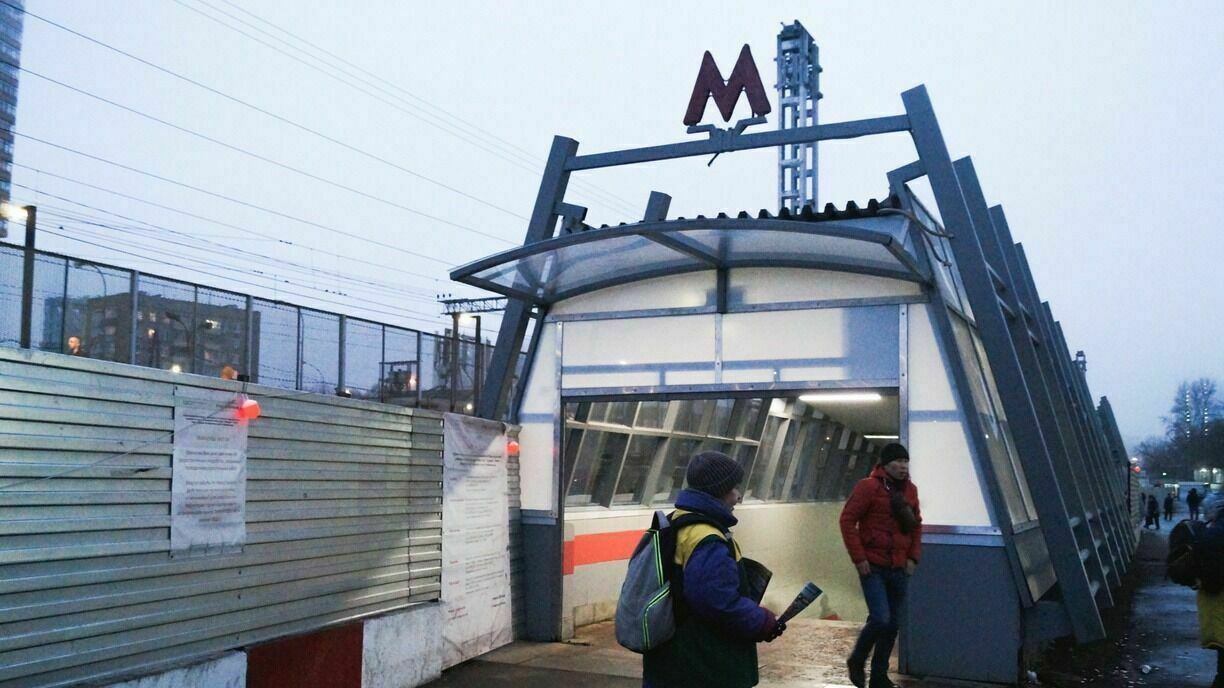A boy got injuries in the Moscow subway - the child's head was clamped by the escalator